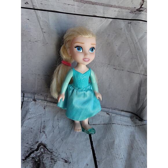 Disney Frozen Elsa Mini Doll Figurine 6in Doll - Picture 1 of 6